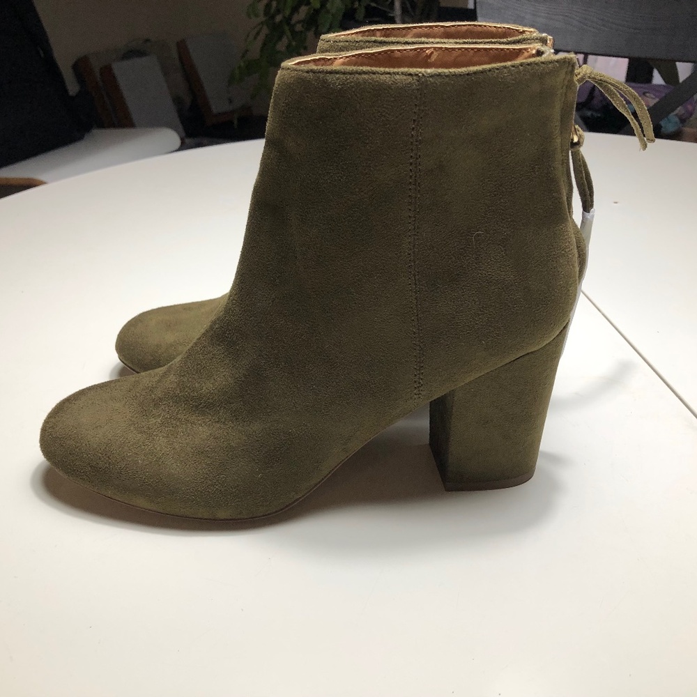Steve Madden suede ankle boots with back zipper